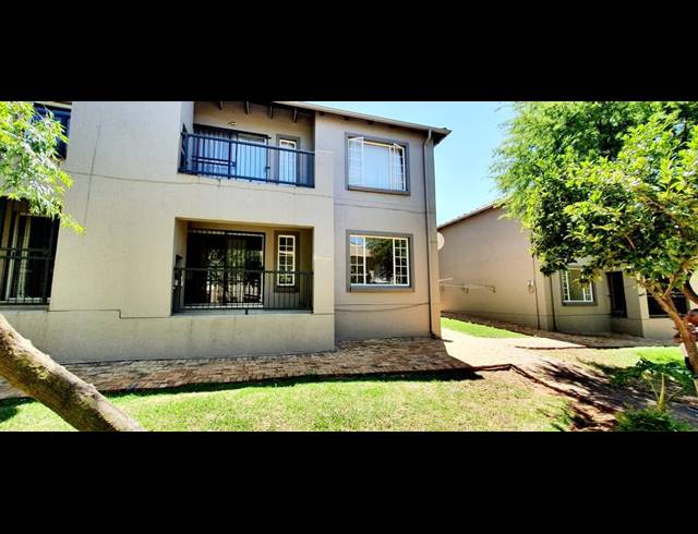 2 BEDROOM APARTMENT FOR SALE IN WILGEHEUWEL